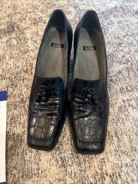 Stuart Weitzman Vintage Women’s 9.5 Black Croc-Embossed Leather Loafers Heel 2in